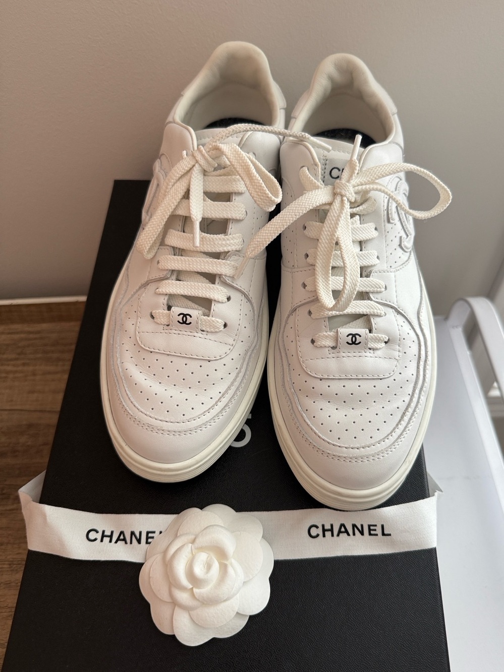 Authentic Chanel CC Logo Calfskin Sneakers 40 White Box - Picture 3 of 13